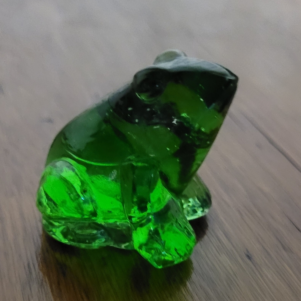 Gantz Lucky Green Glass Frog Figurine (114)